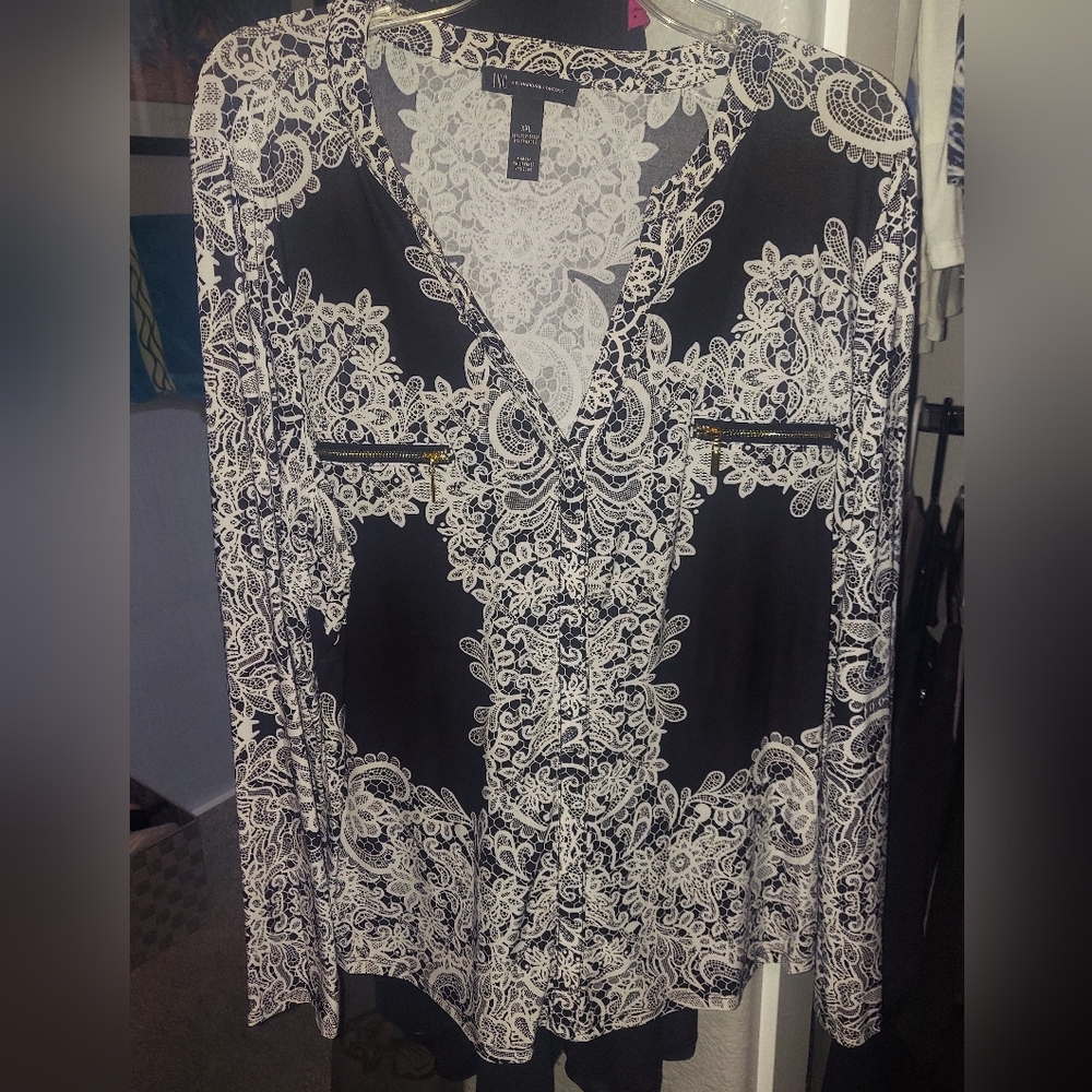 Ladies top - Picture 2 of 4